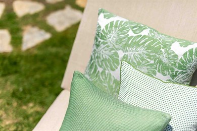 Yeşil Beyaz Yaprak Desen Outdoor Akralik Su Geçirmez Kırlent Kılıfı Yastık